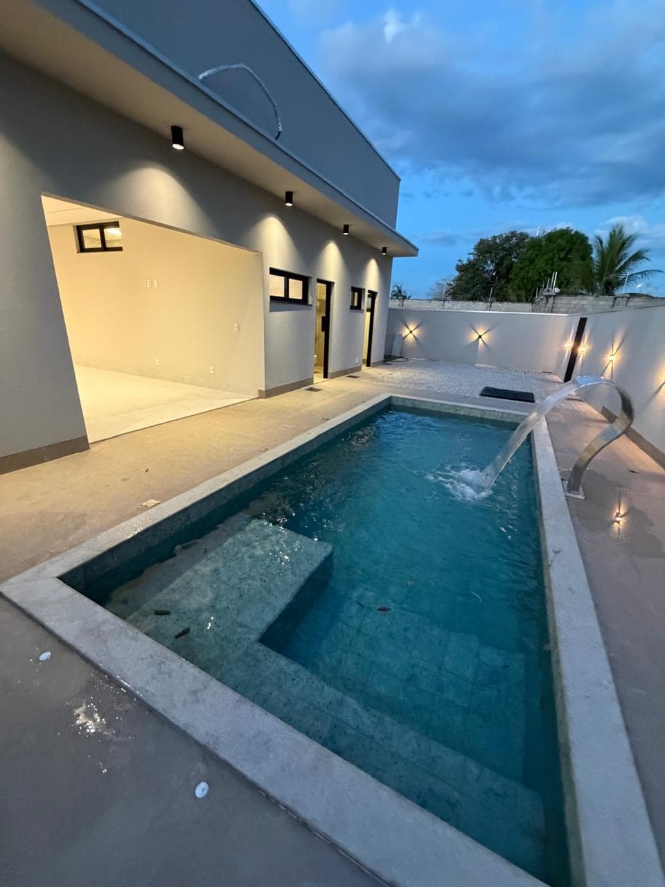 Piscina ao entardecer