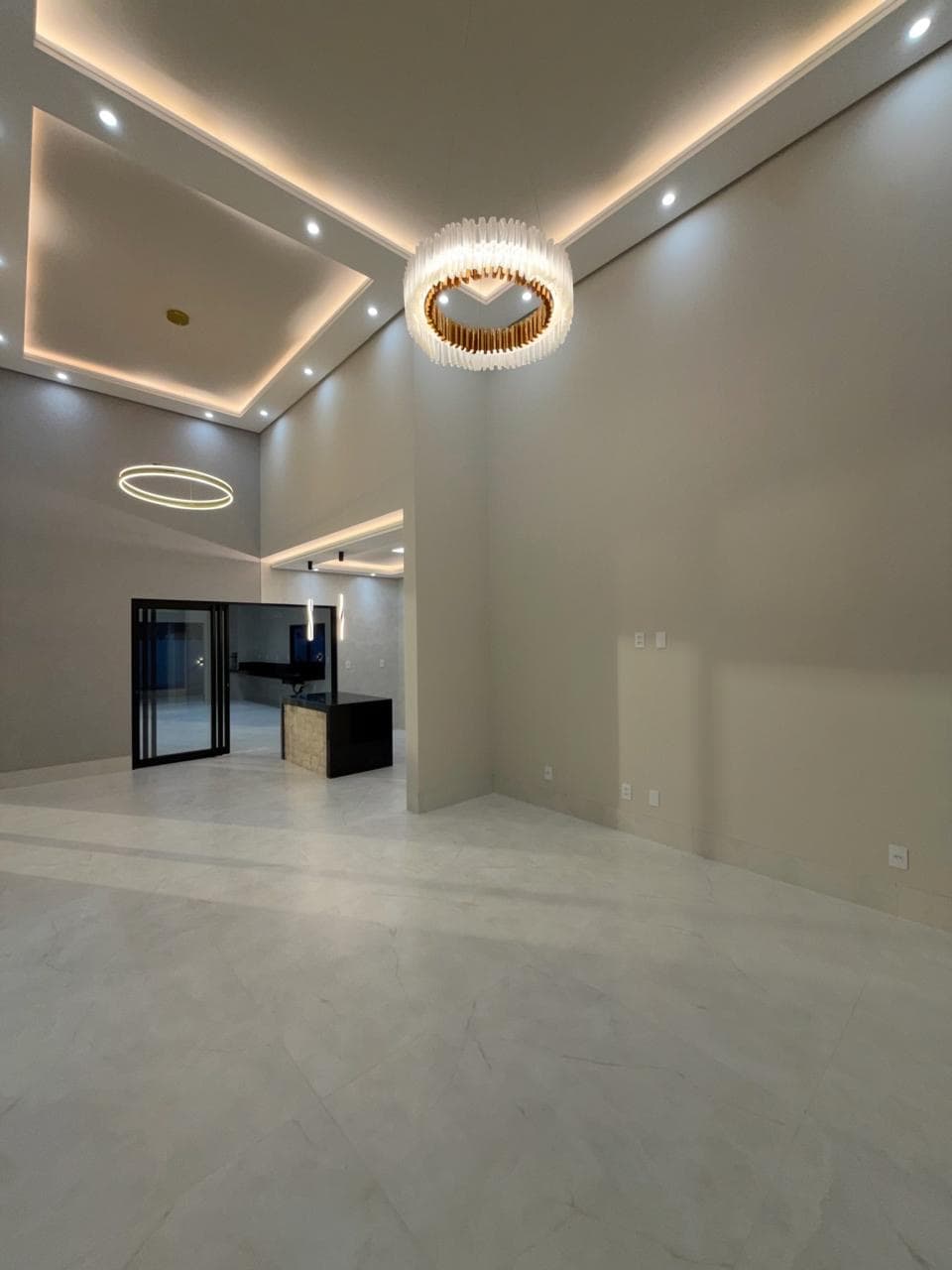 Sala com pé-direito duplo