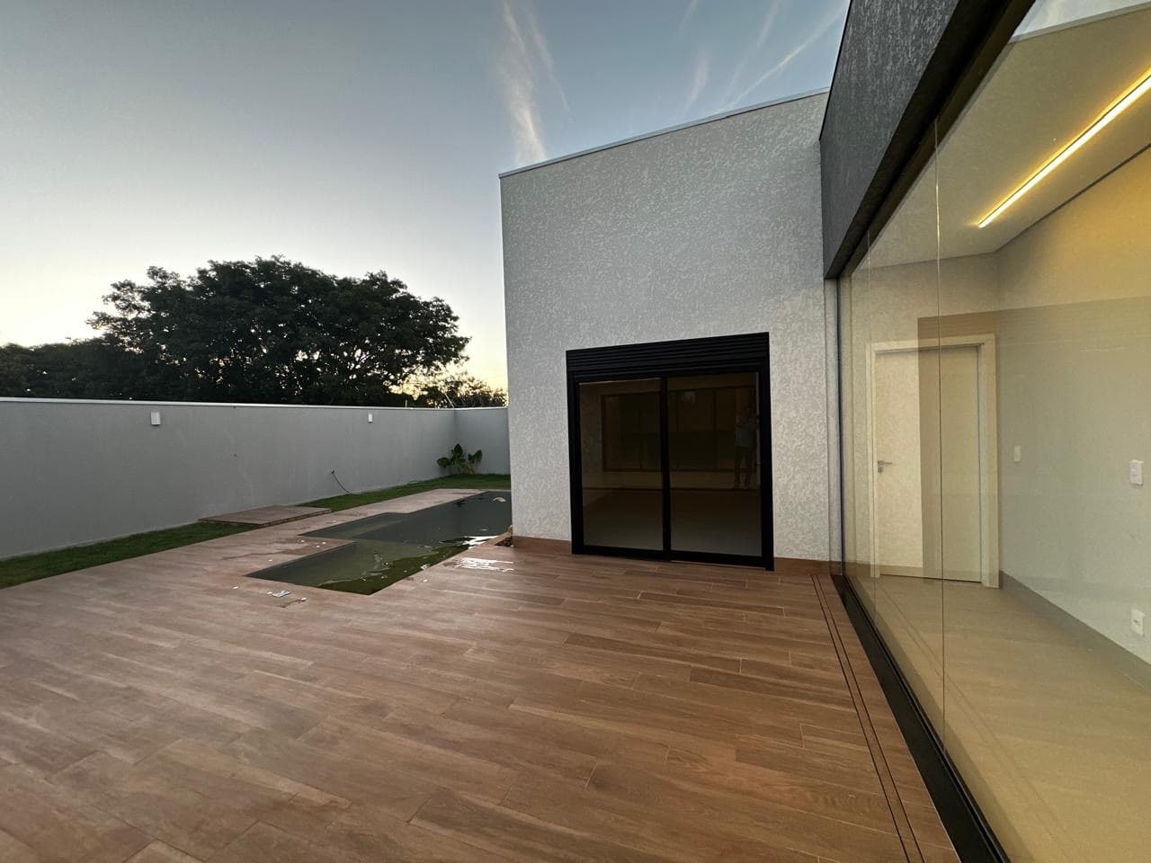Área externa integrada ao jardim